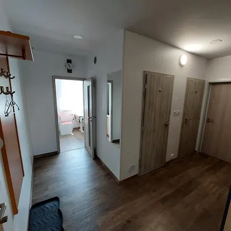 Utulne Ubytovanie - 4 Osoby - Sukromna Uzamykatelna Izba Privatunterkunft *