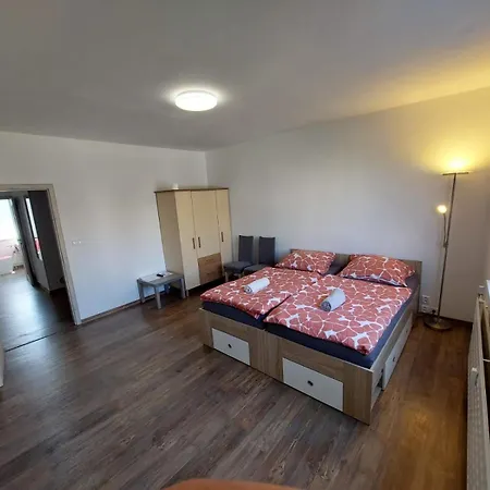 Проживание в семье Utulne V Meste - 4 Osoby - Sukromna Uzamykatelna Izba, Rychle A Stabilne Wi-fi, Smart Tv-55 Palcov, Bezplatne Parkovanie, Pracka, Susicka A Plne Vybavena Kuchyna, Vyhodne Dlhodobe Pobyty Iba 6 Alebo 30 Noci