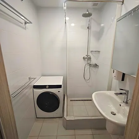 Utulne Ubytovanie - 4 Osoby - Sukromna Uzamykatelna Izba Privatunterkunft