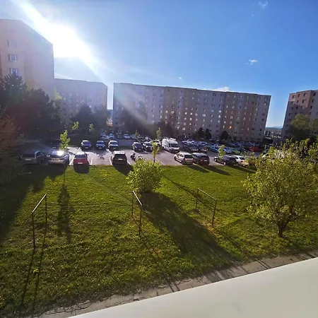 Utulne V Meste - 4 Osoby - Sukromna Uzamykatelna Izba, Rychle A Stabilne Wi-fi, Smart Tv-55 Palcov, Bezplatne Parkovanie, Pracka, Susicka A Plne Vybavena Kuchyna, Vyhodne Dlhodobe Pobyty Iba 6 Alebo 30 Noci